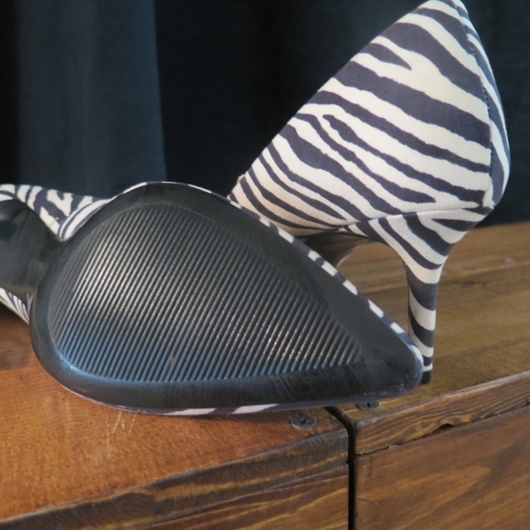Zebra pattern, Kitten heel - Picture 4 of 4